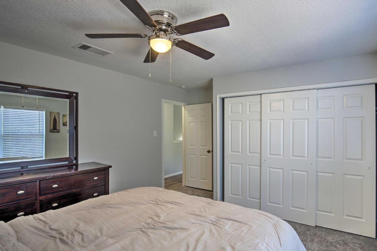 Spacious About 9 Miles To Usta! San Antonio