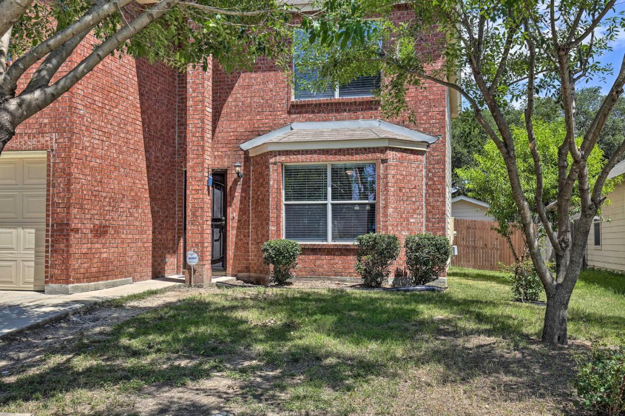 Spacious About 9 Miles To Usta!