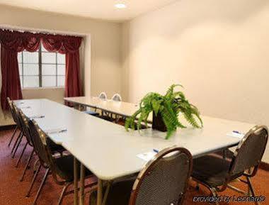 Super 8 By Wyndham Downtown Ne