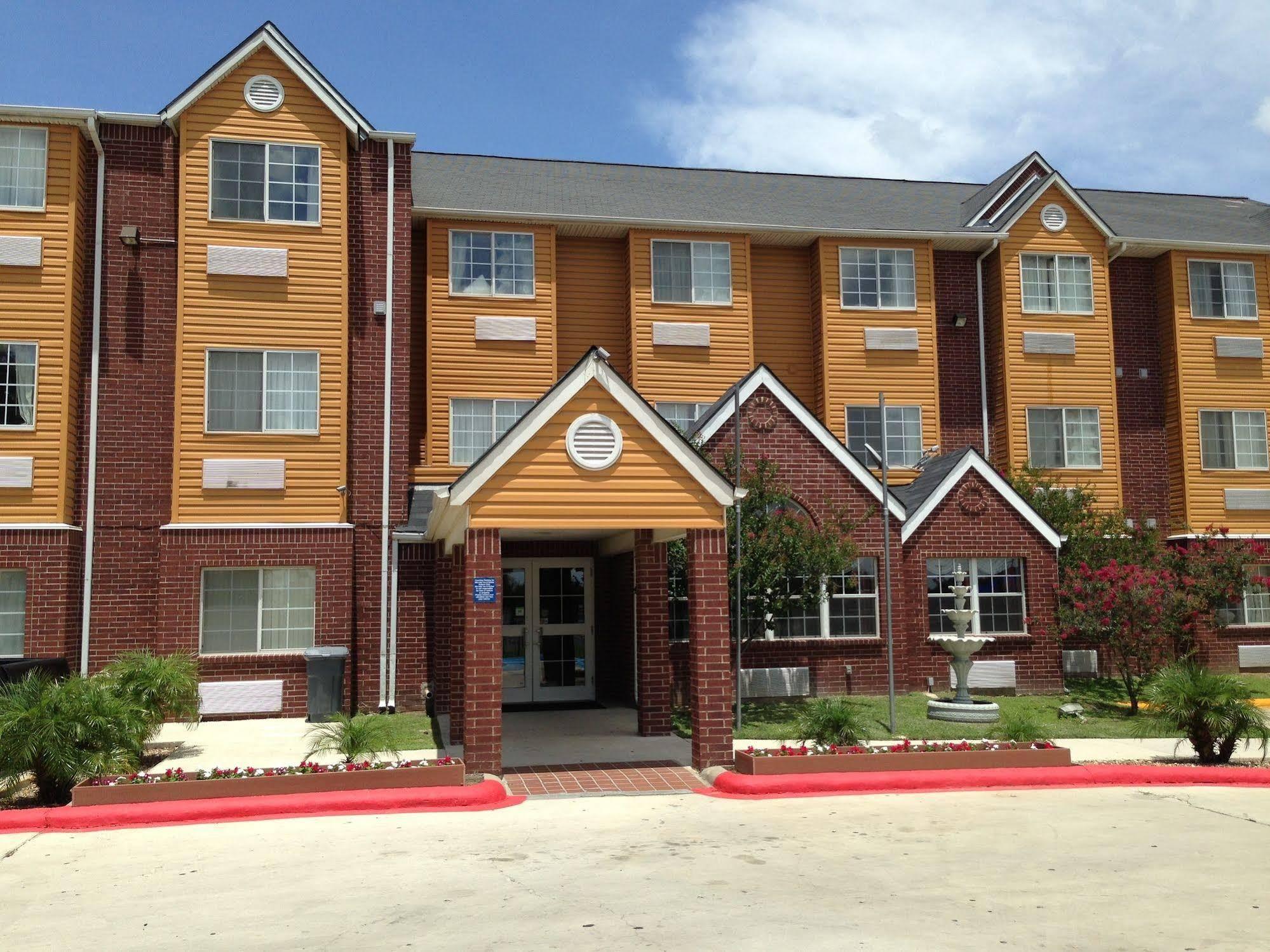 Super 8 By Wyndham Downtown Ne 2*