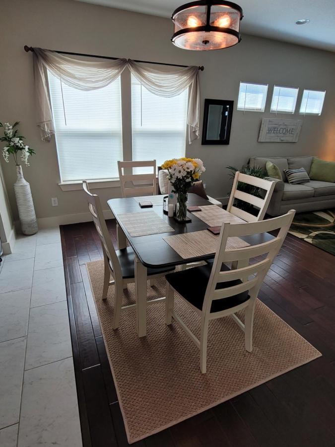 Spacious Townhouse Minutes From Downtown Sa. Holiday home