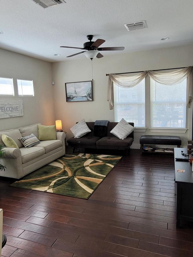 Spacious Townhouse Minutes From Downtown Sa. *