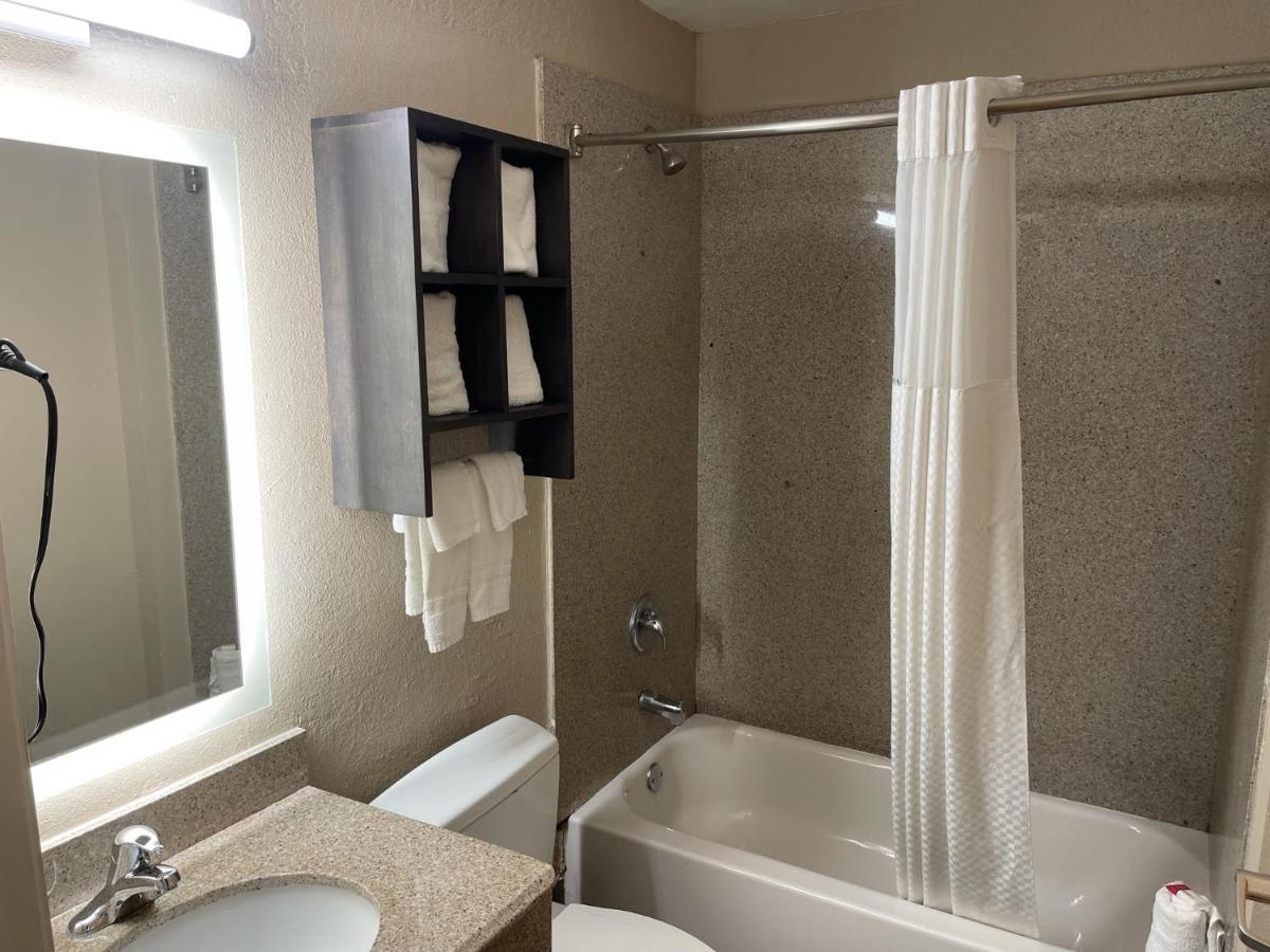 Super 8 By Wyndham Downtown Ne