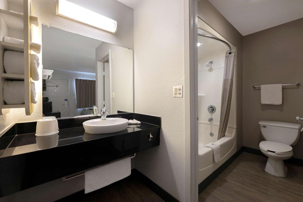 Hotel 6-san Antonio, Tx - West Seaworld