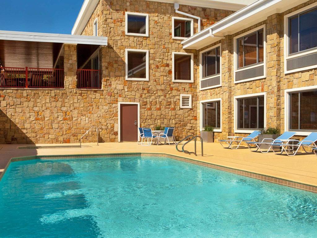 Hotel Drury & Airport 3*