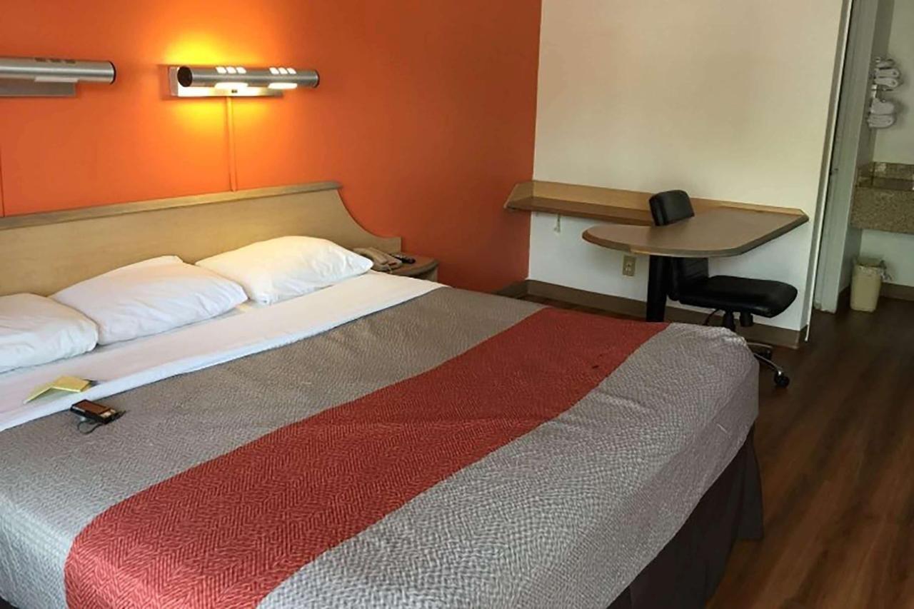 Travelodge By Wyndham Lackland Afb North 3* San Antonio