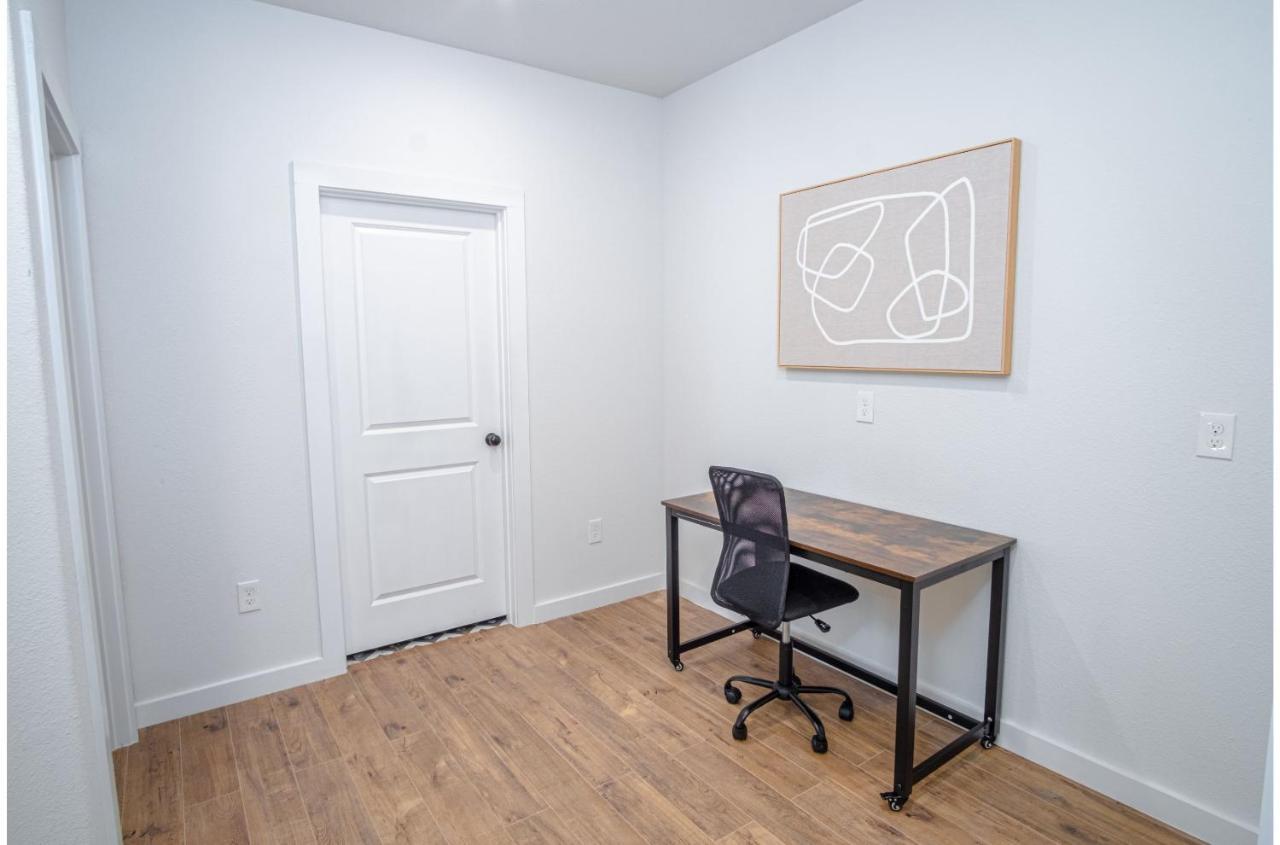 Brand New Stylish 3br2ba Near Exciting Downtown Apartment *