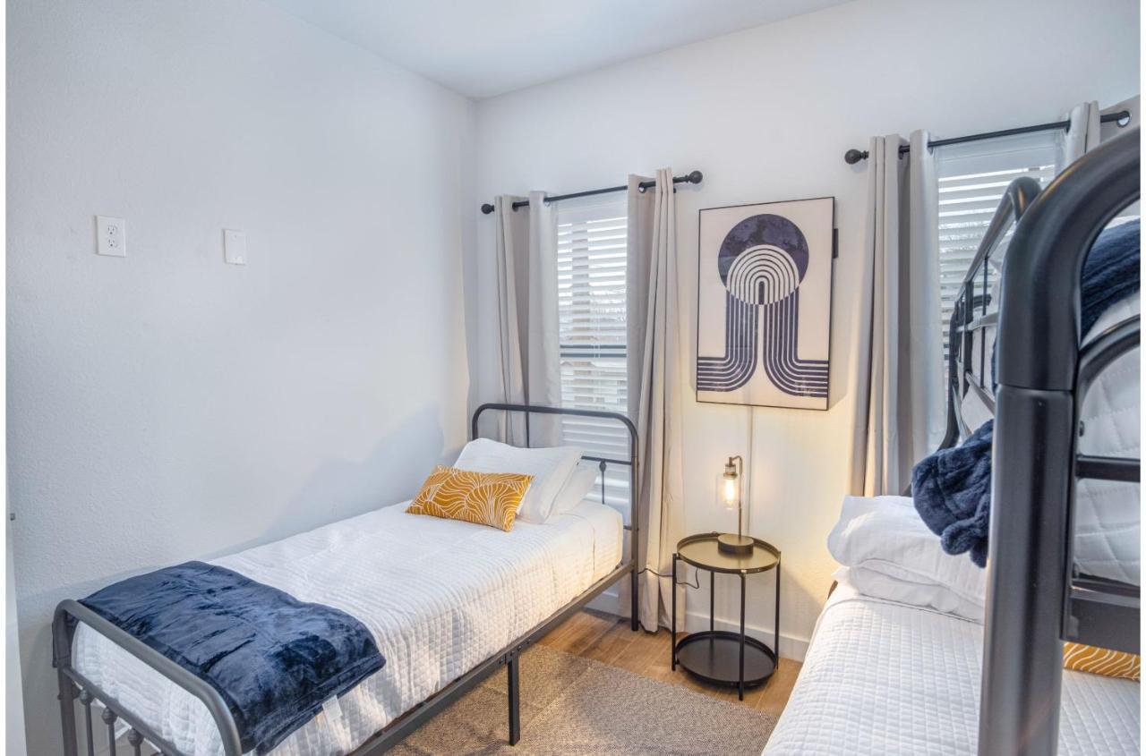 Brand New Stylish 3br2ba Near Exciting Downtown Apartment *