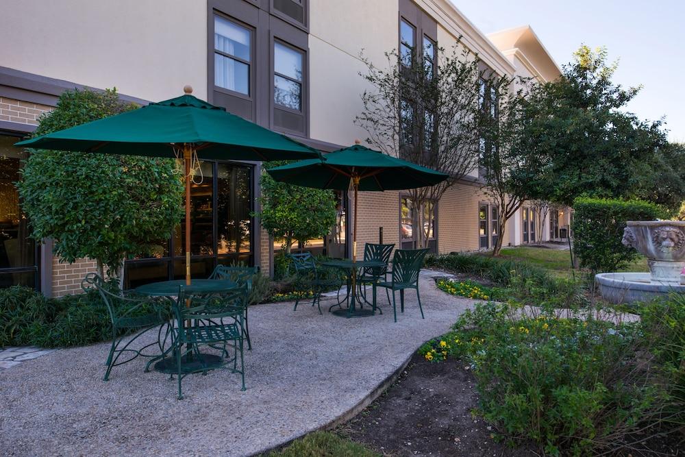 Hampton Stone Oak Hotel 3*