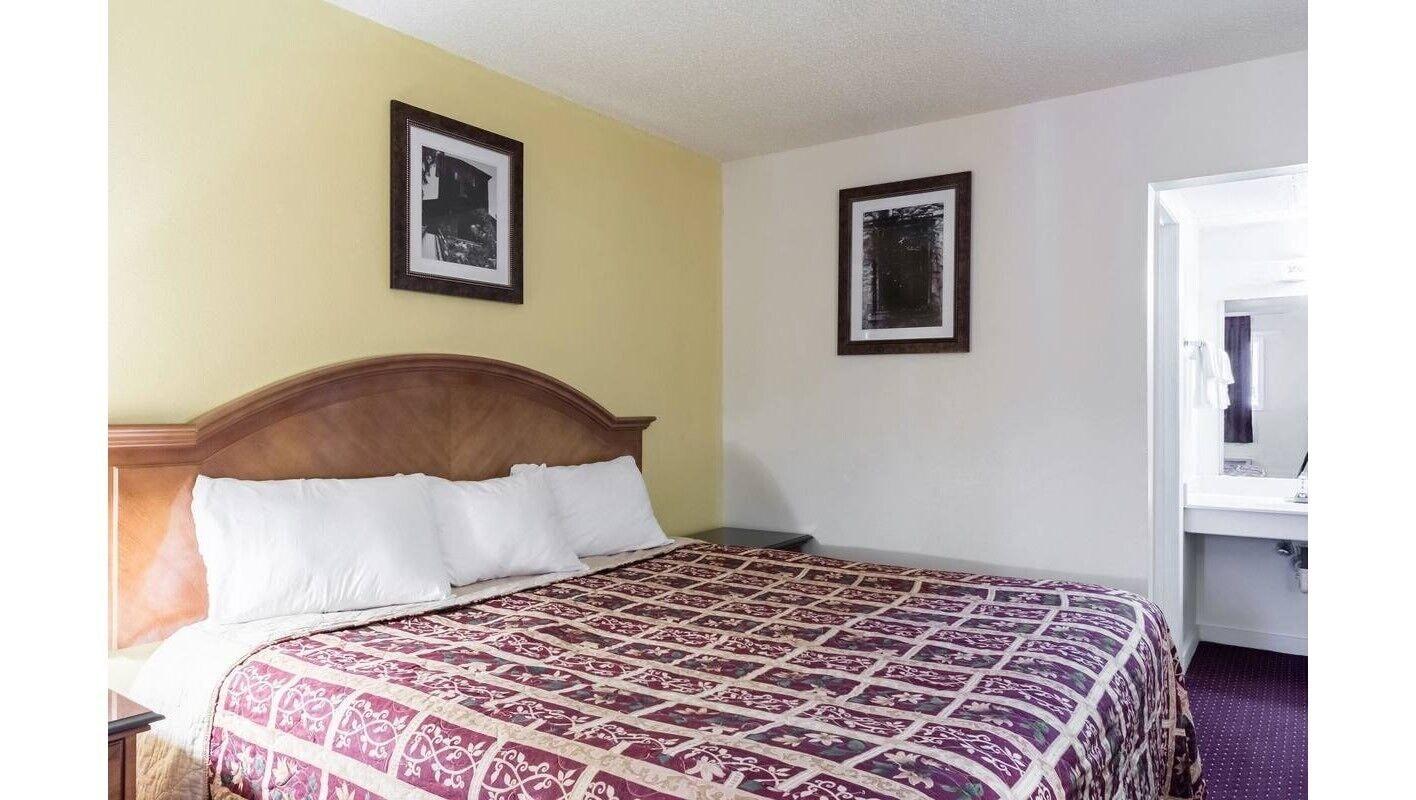 Motel Hillview At Six Flags Fiesta San Antonio