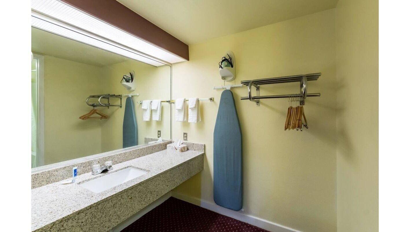 Hillview At Six Flags Fiesta Motel San Antonio