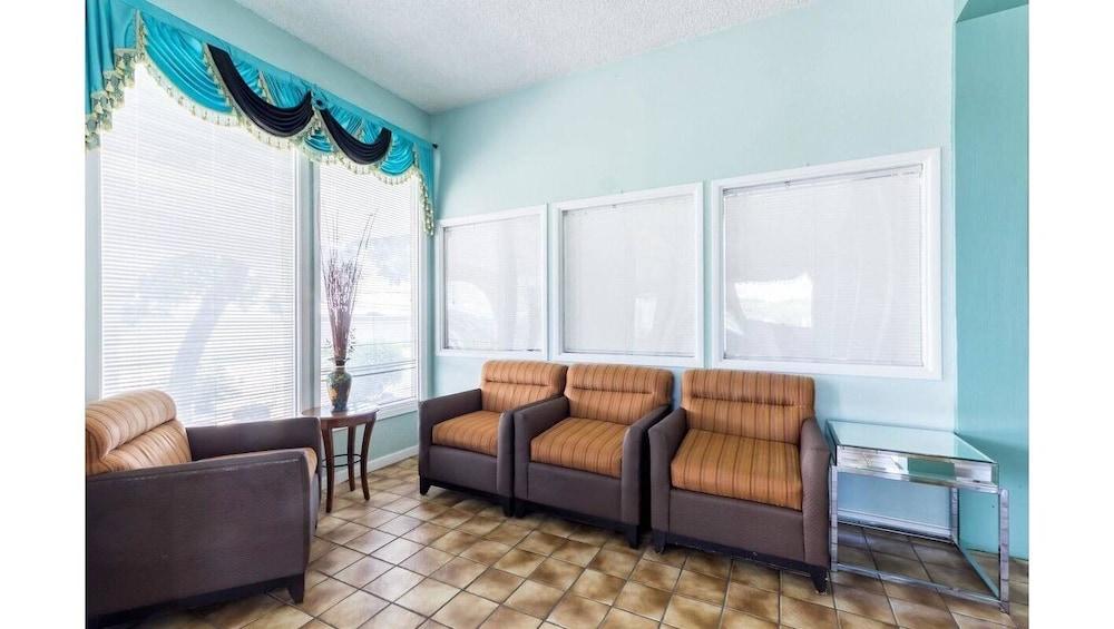 Hillview At Six Flags Fiesta Motel San Antonio