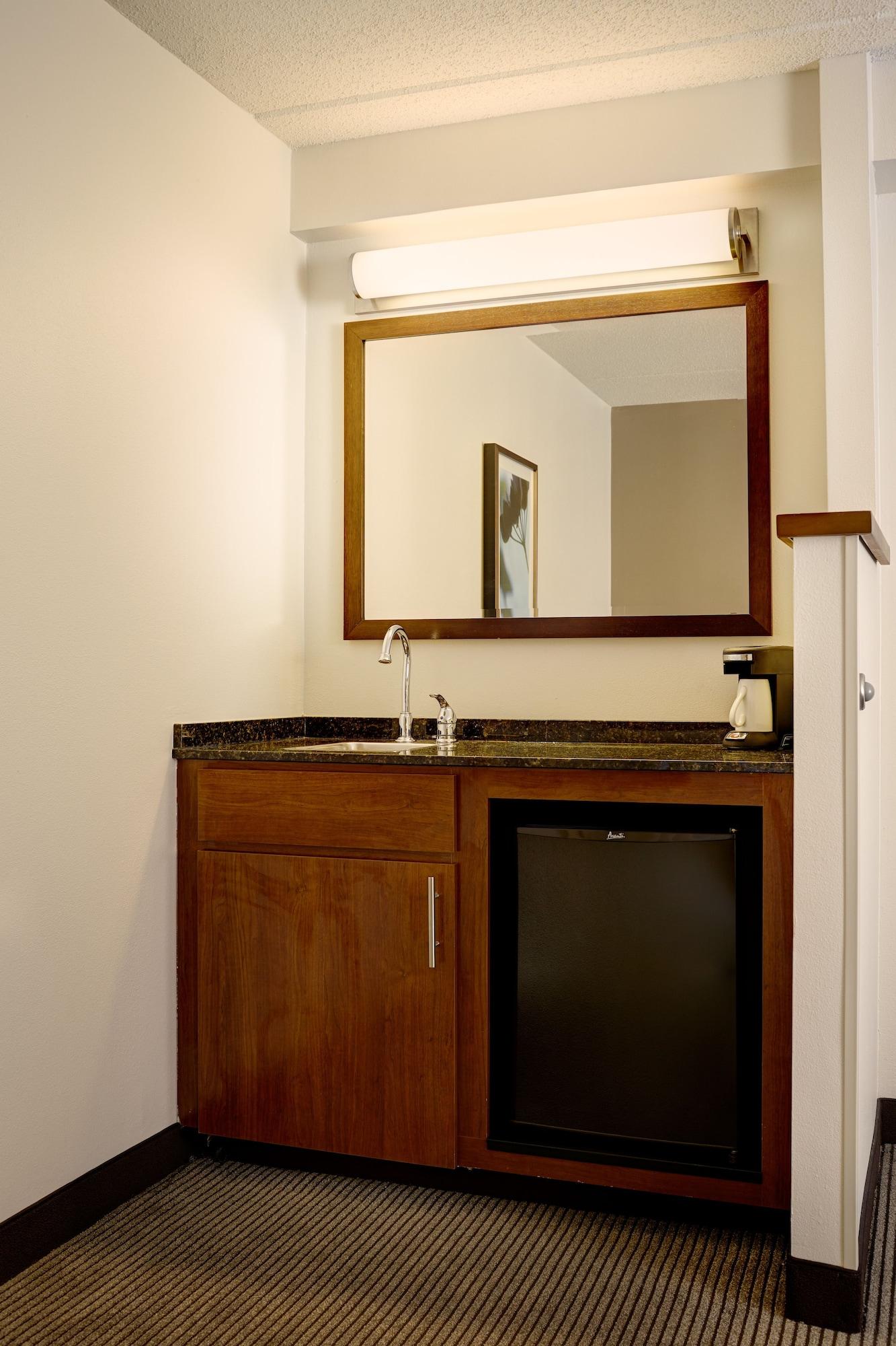 Hyatt Place Airport/quarry Market 3*