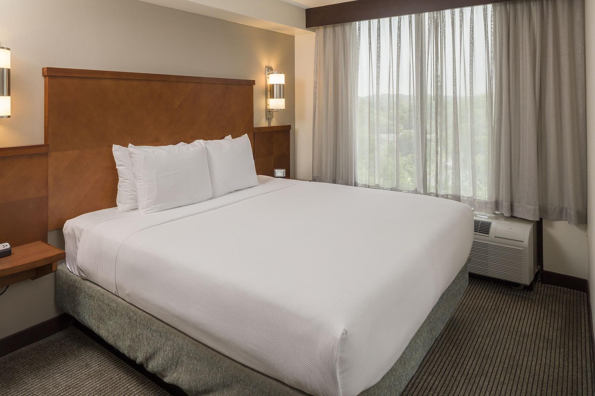 Hyatt Place Airport/quarry Market Hotel 3*