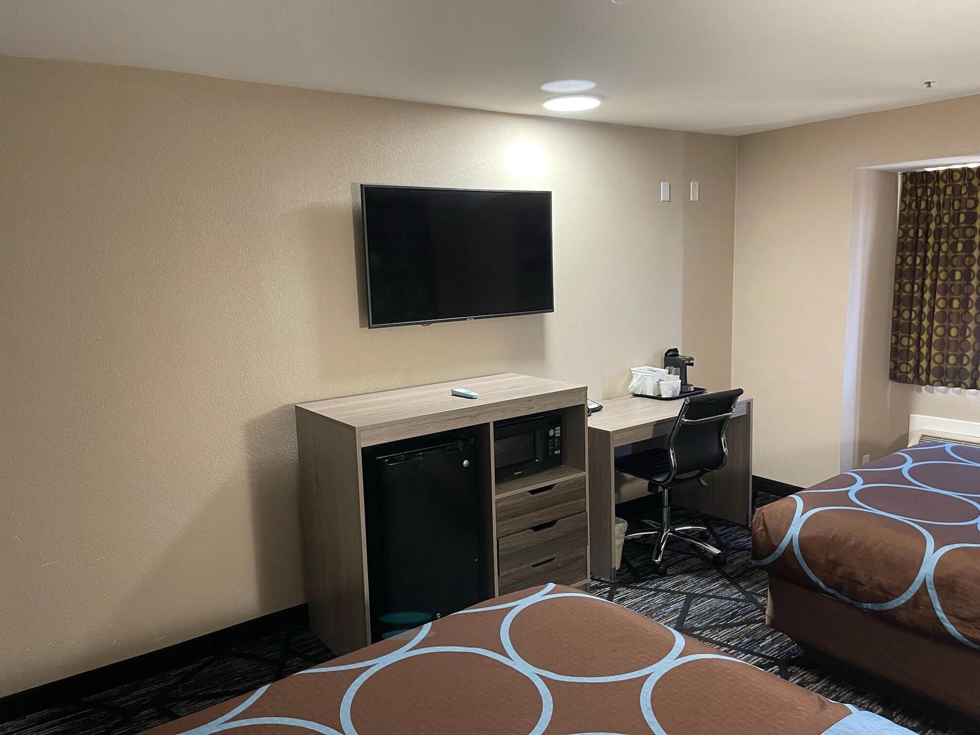 Super 8 By Wyndham Downtown Ne Hotel 2*