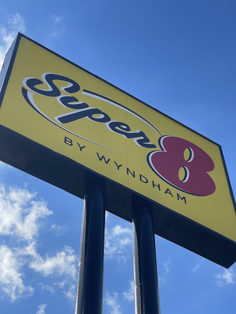 Super 8 By Wyndham Downtown Ne