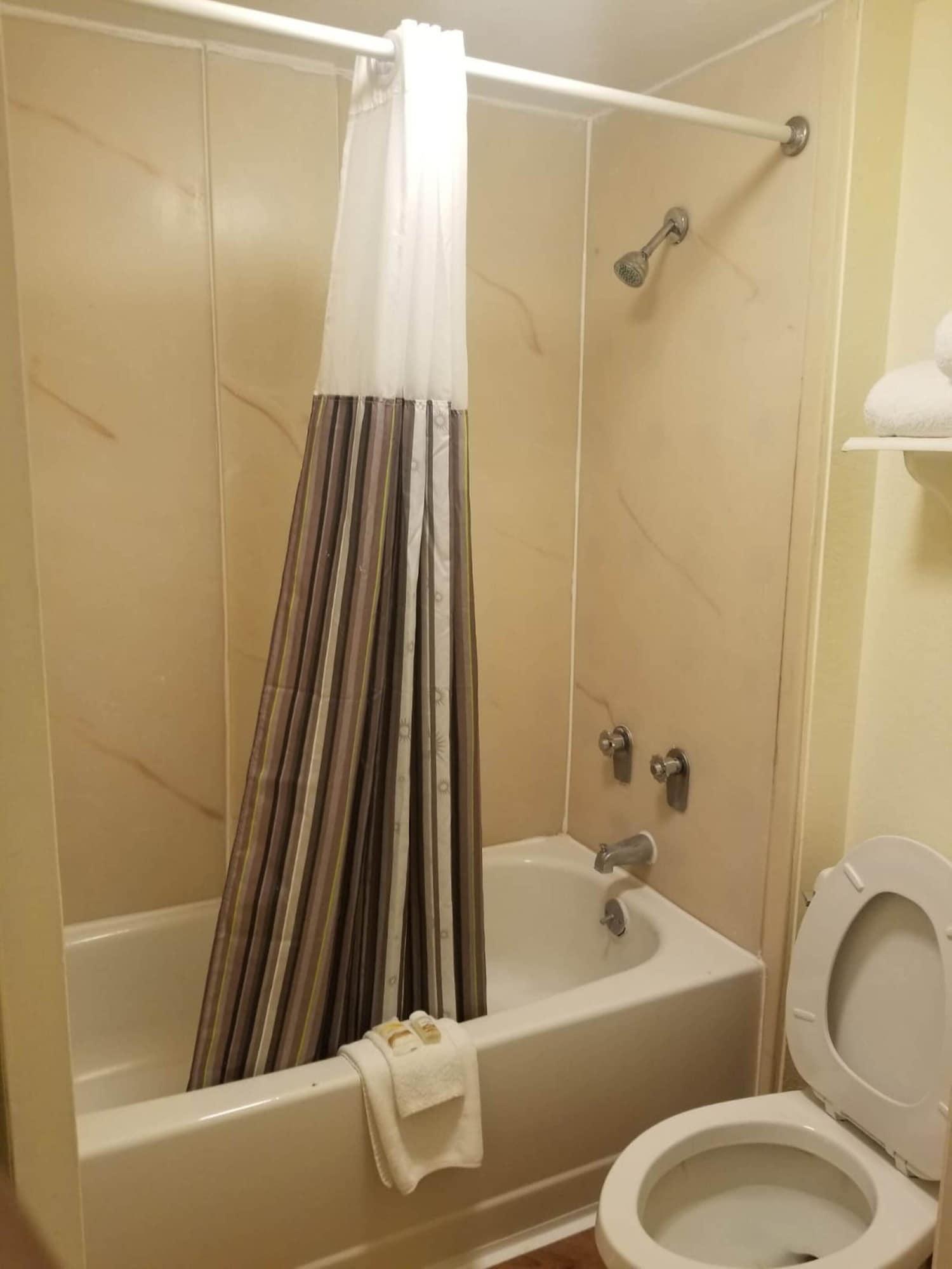 Super 8 By Wyndham Near Seaworld Ingram Park