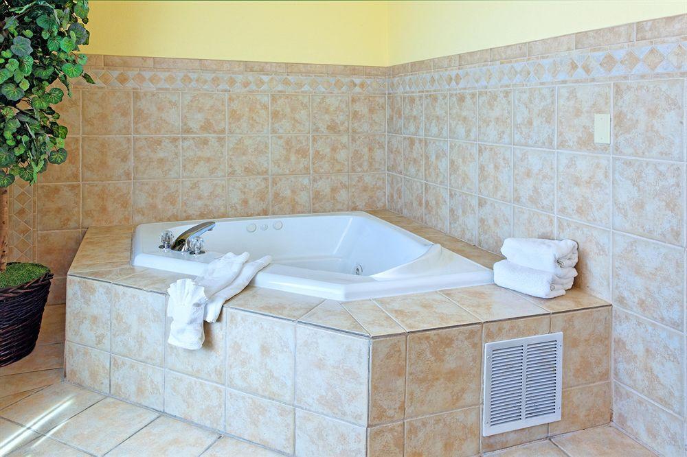 Express & West Sea World Area By Ihg 3* San Antonio