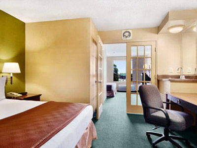 Hotel Quality & I-35 Near Frost Bank Center