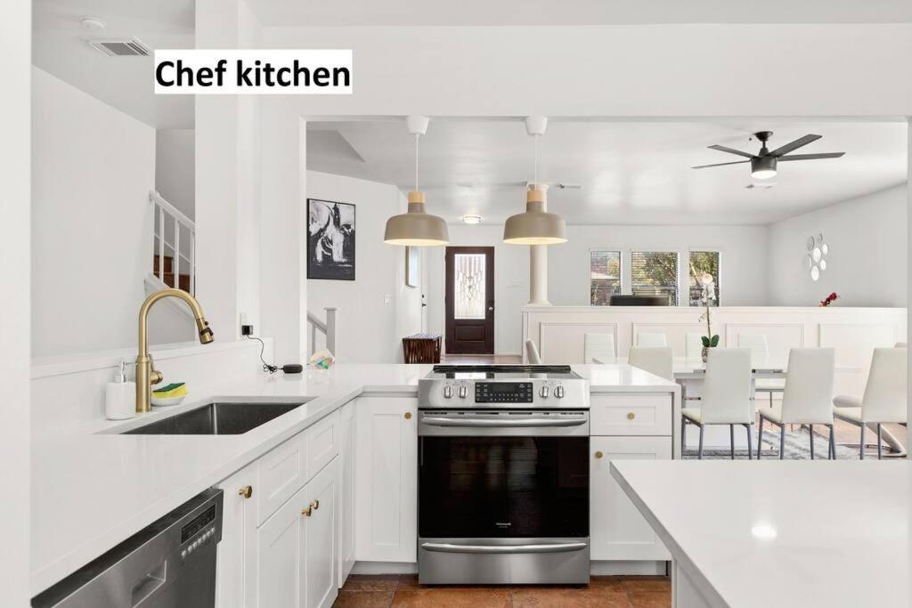 5 Bedrooms With Chefs Kitchen 2 Masters And Game Lounge *