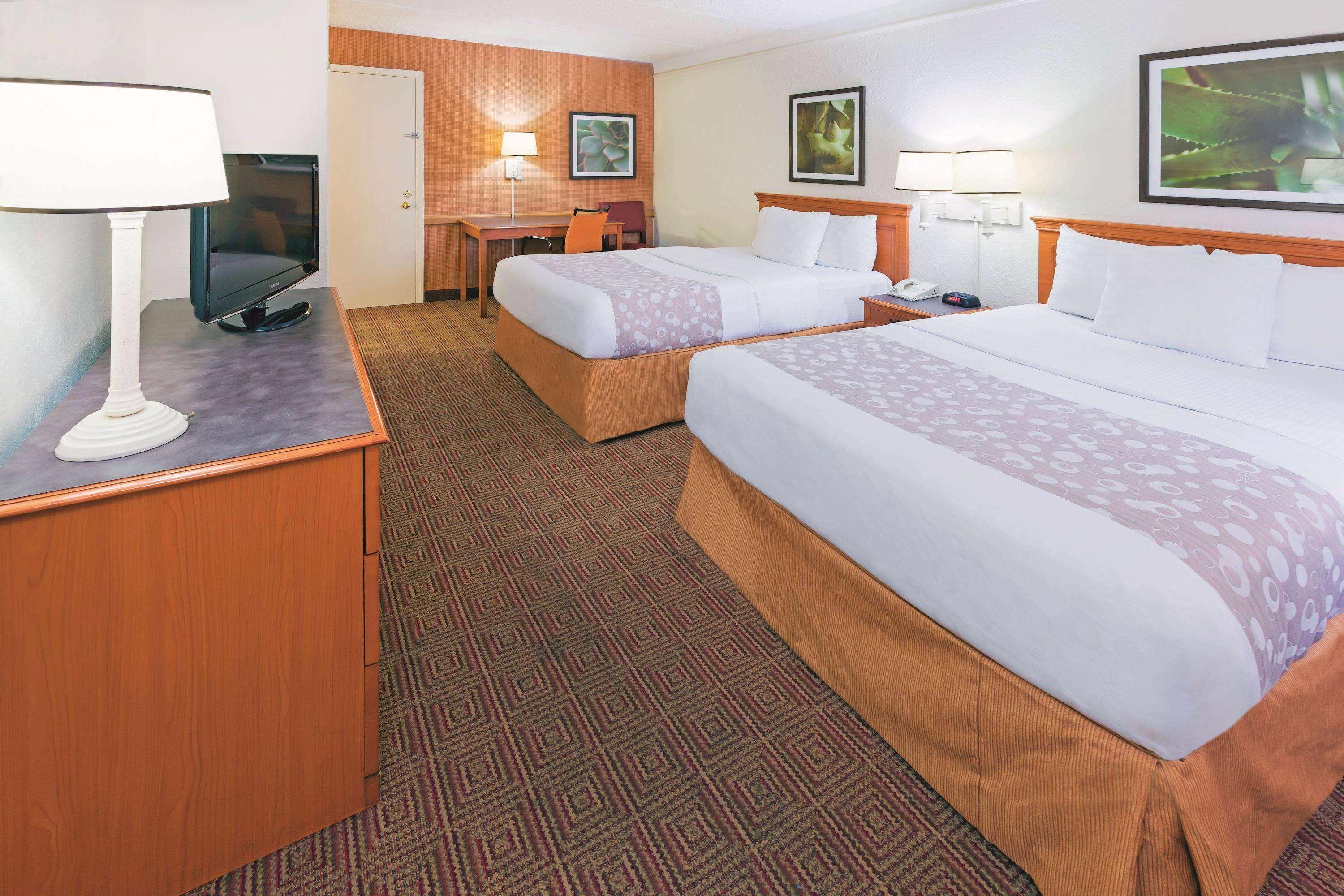 Hotel Super 8 By Wyndham Near Seaworld Ingram Park San Antonio