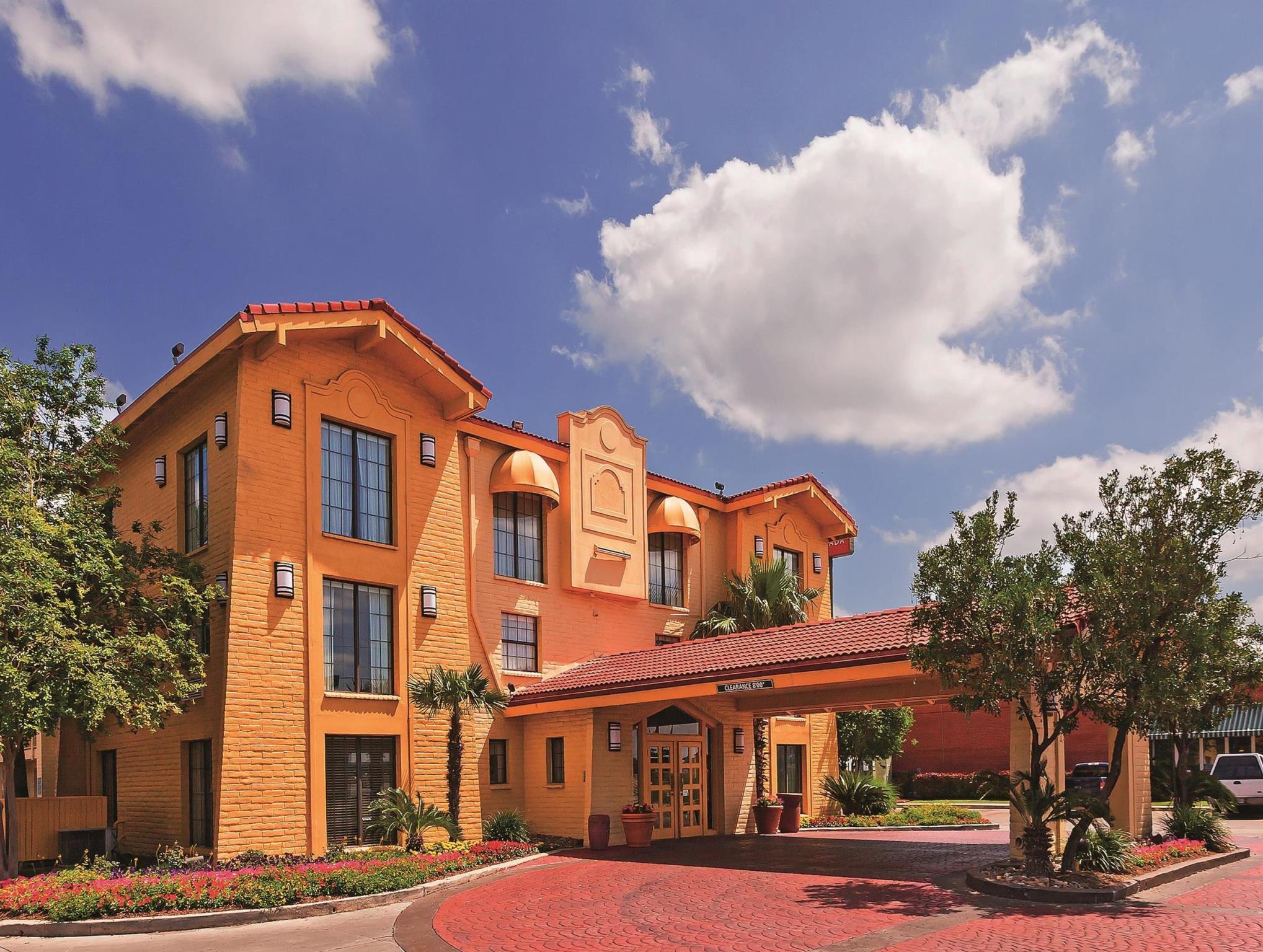 Super 8 By Wyndham Near Seaworld Ingram Park Hotel San Antonio