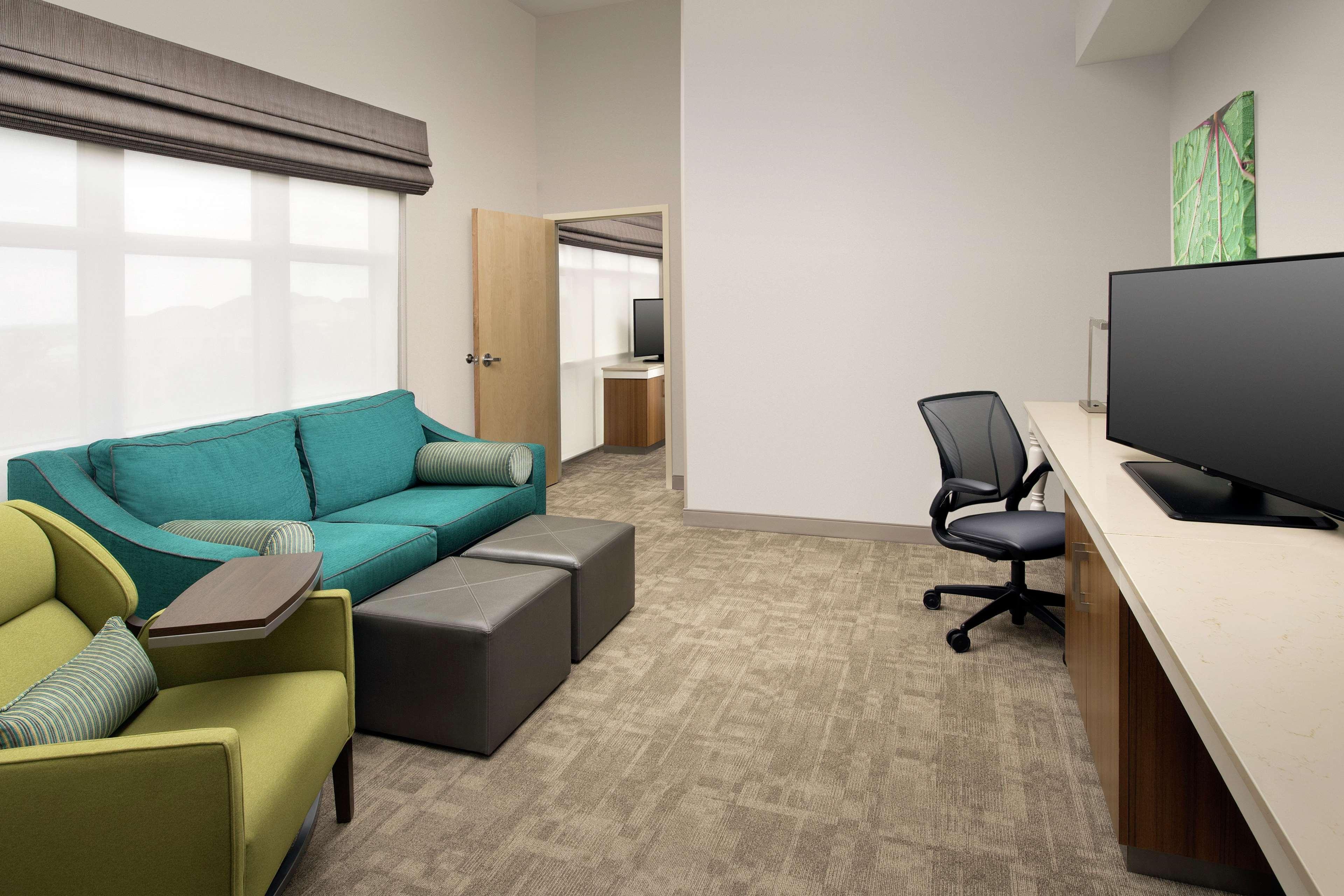 Hilton Garden Airport South Hotel 3*