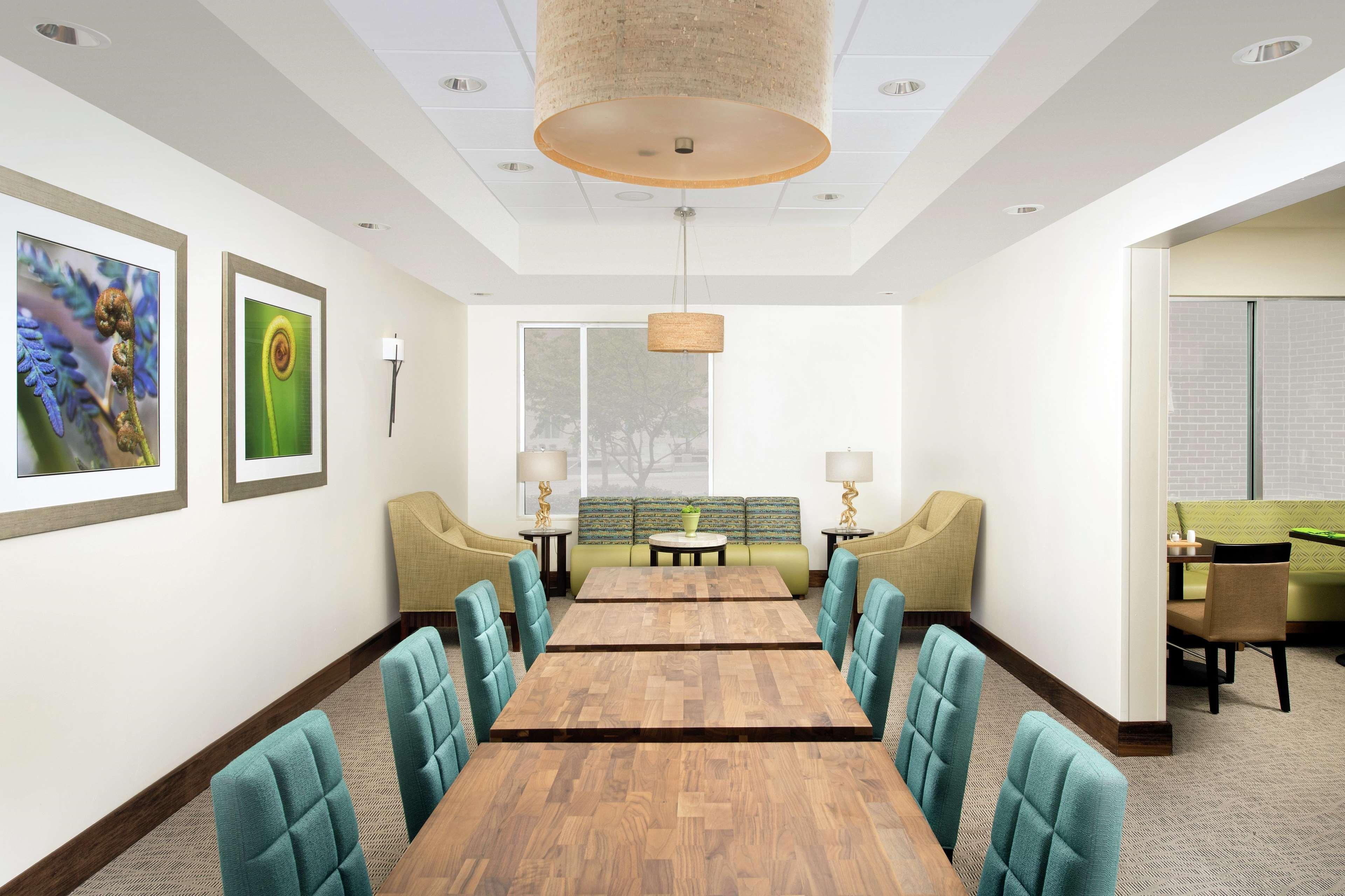 Hotel Hilton Garden Airport South 3*