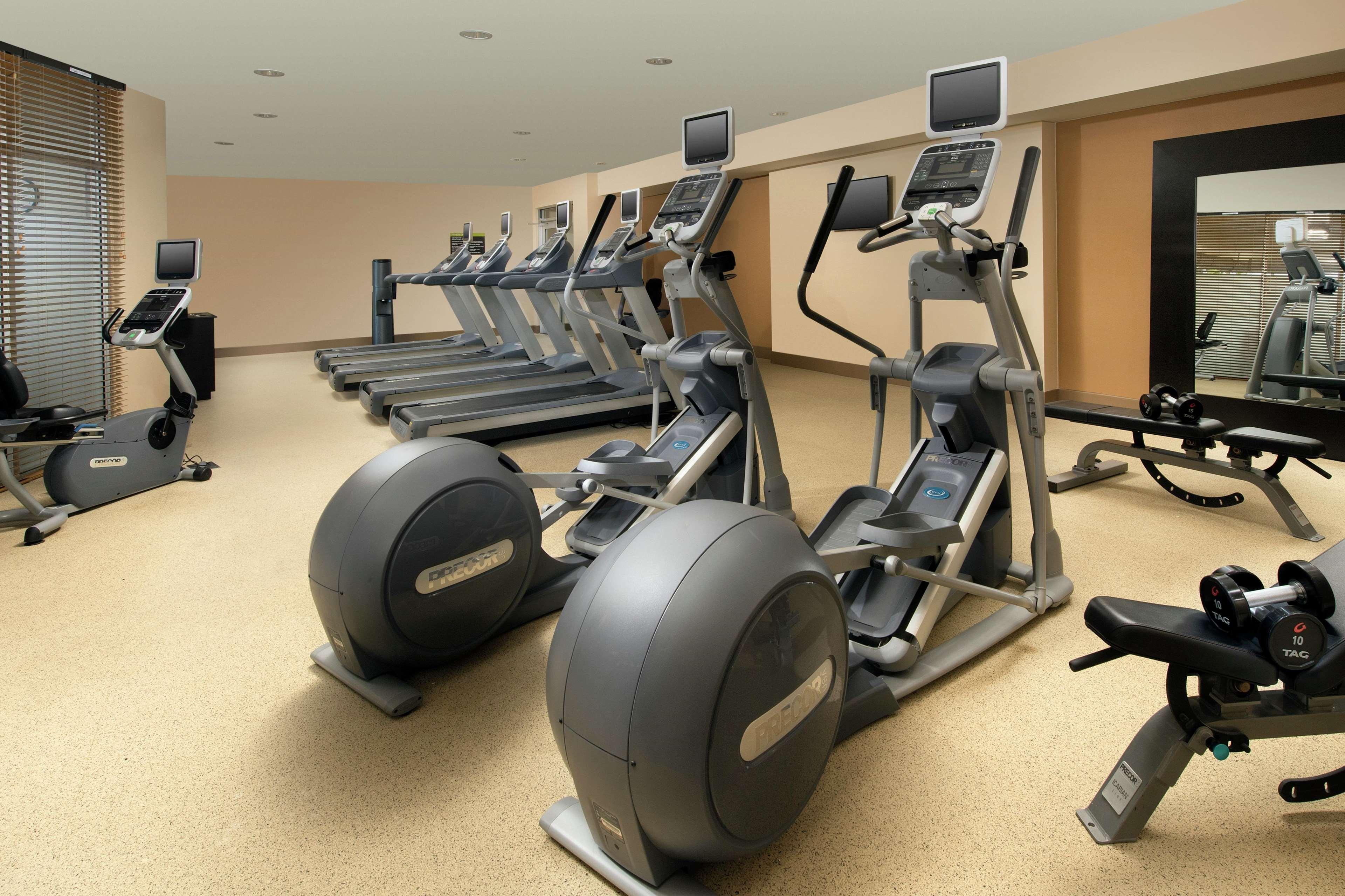 Hilton Garden Airport South 3*