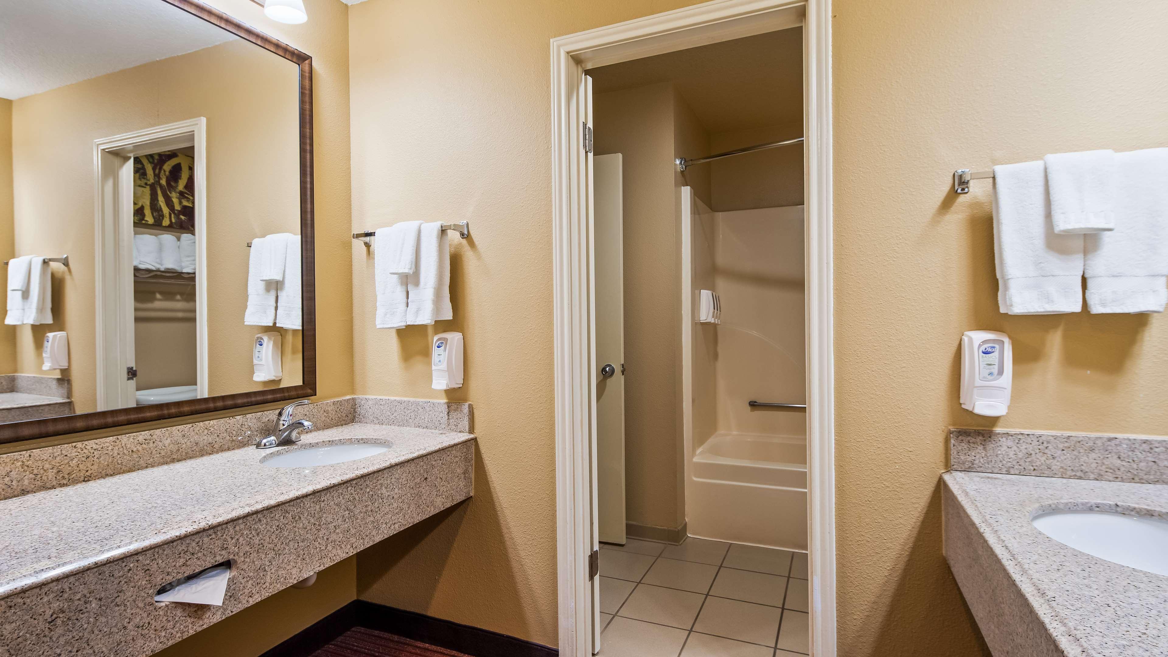 Hotel Surestay Plus By Best Western Fiesta San Antonio