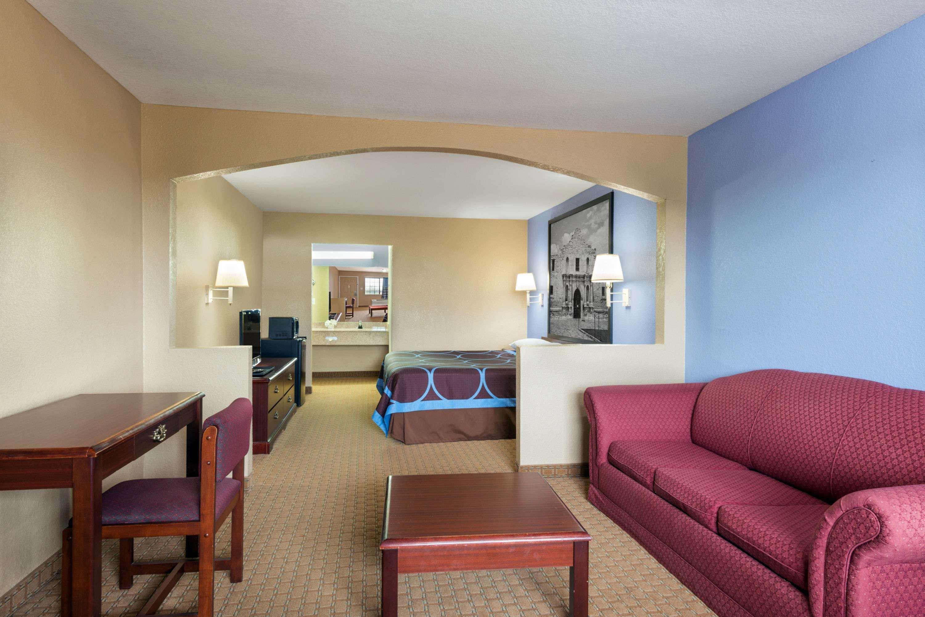Super 8 By Wyndham San Antonio/riverwalk Area Hotel 2*