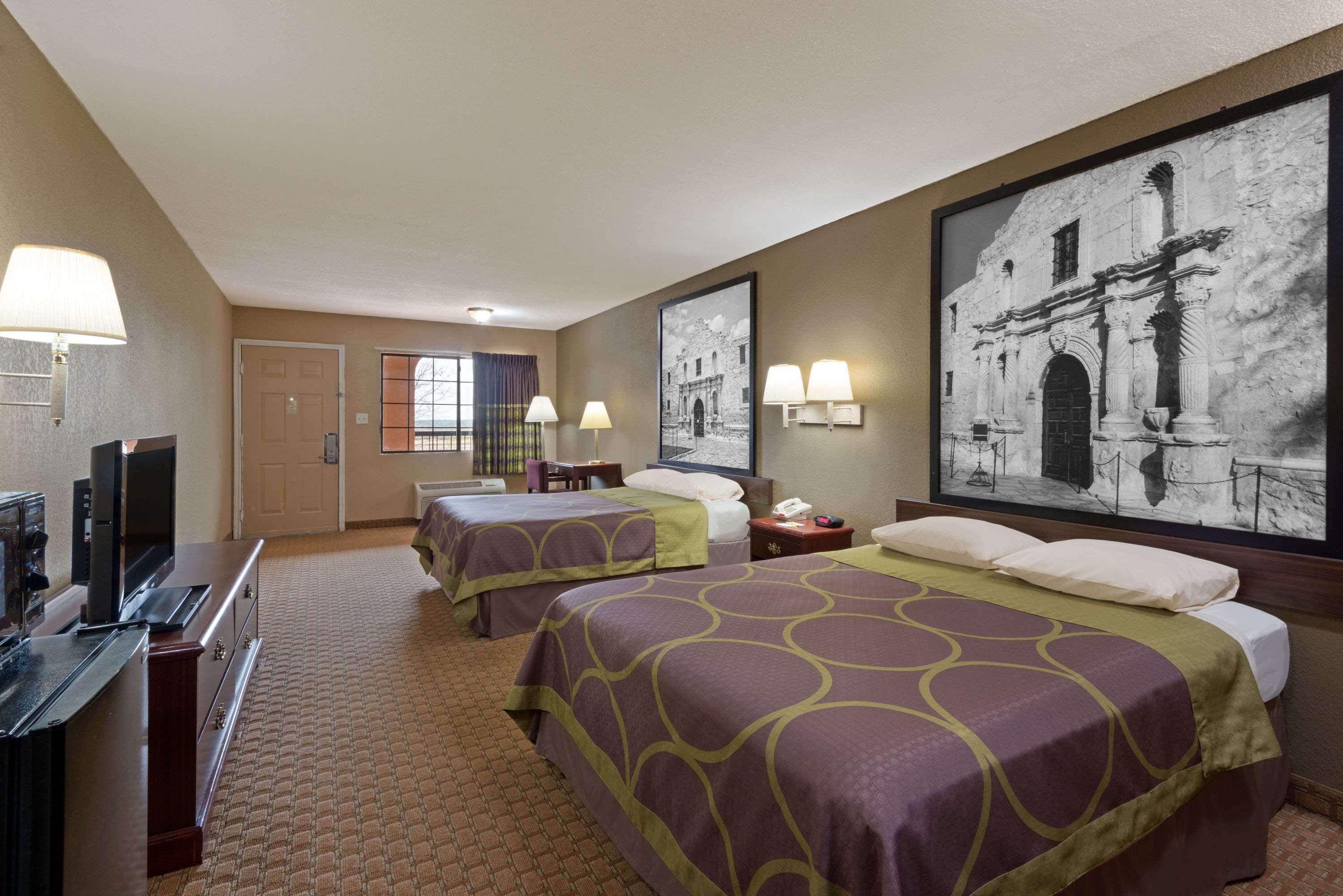 Hotel Super 8 By Wyndham San Antonio/riverwalk Area 2*
