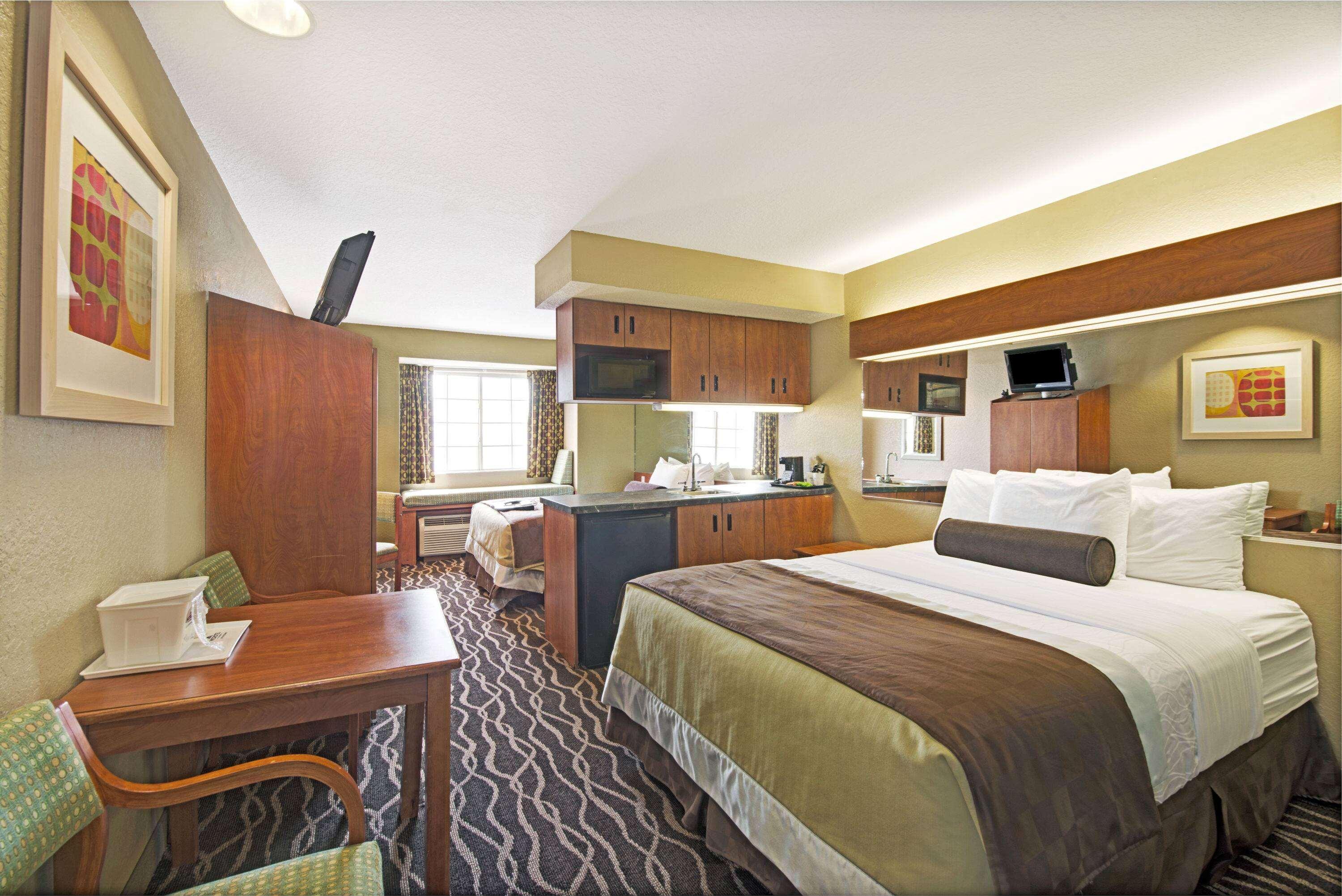 Super 8 By Wyndham Downtown Ne Hotel 2*