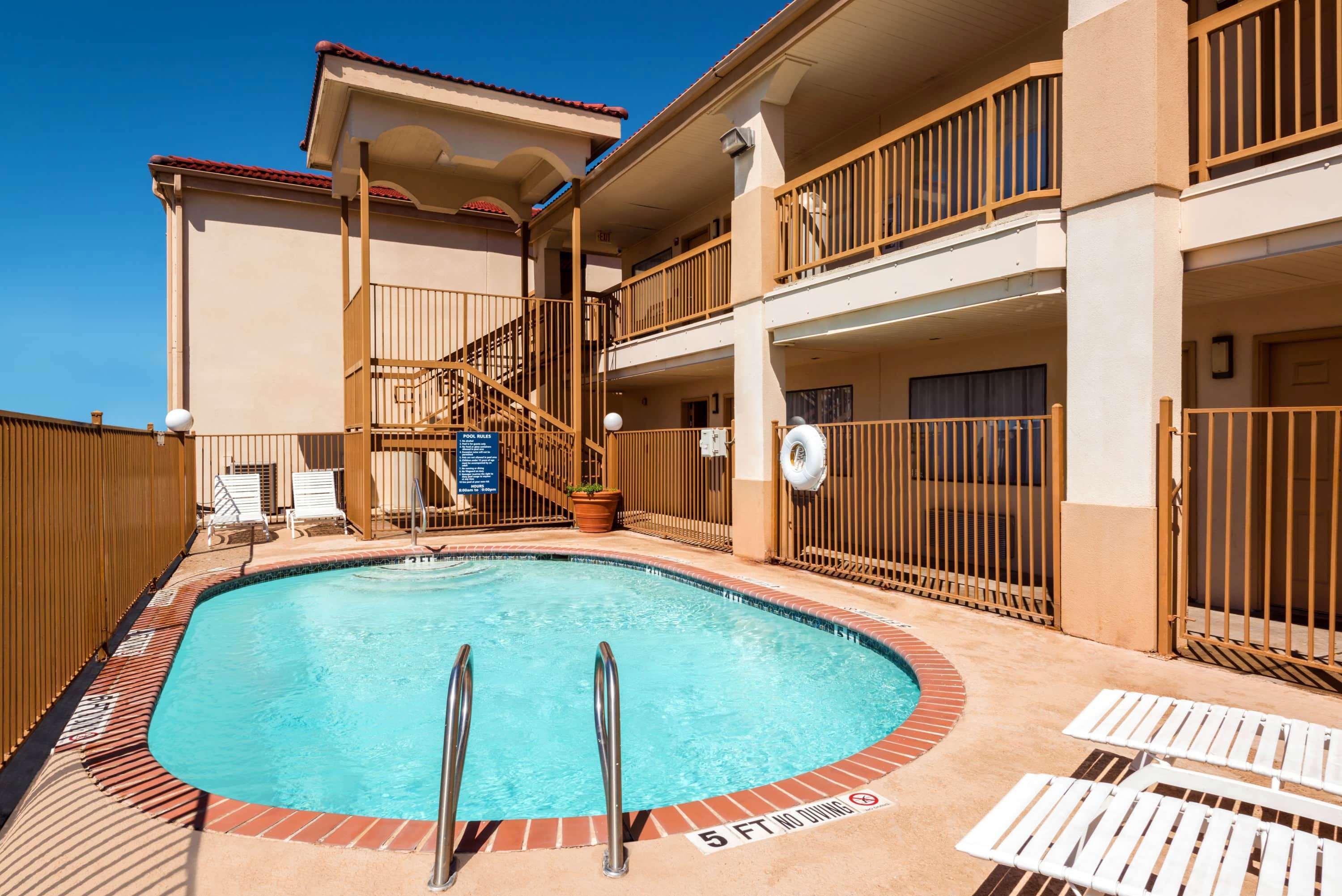 Days Inn by Wyndham San Antonio Northwest/Seaworld Hotel 2*
