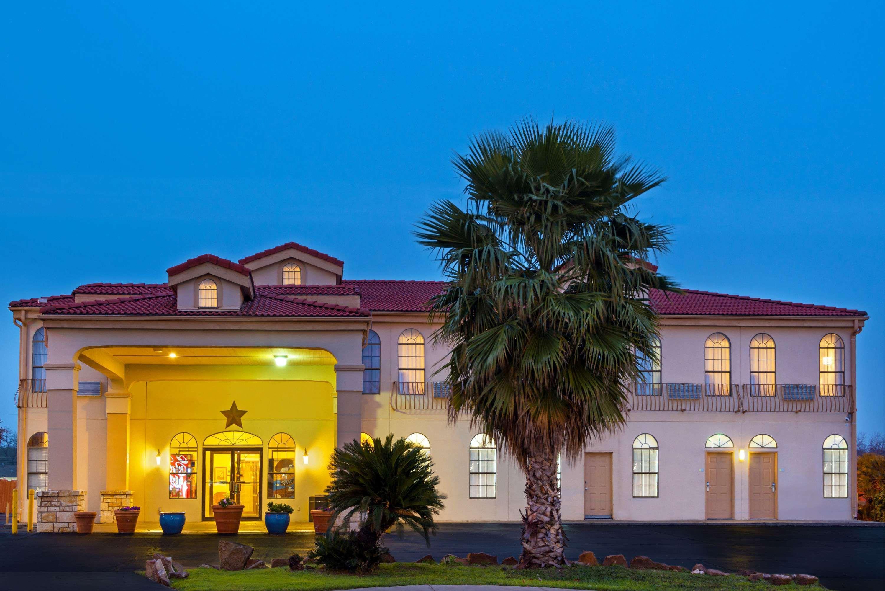 Days Inn by Wyndham San Antonio Northwest/Seaworld San Antonio