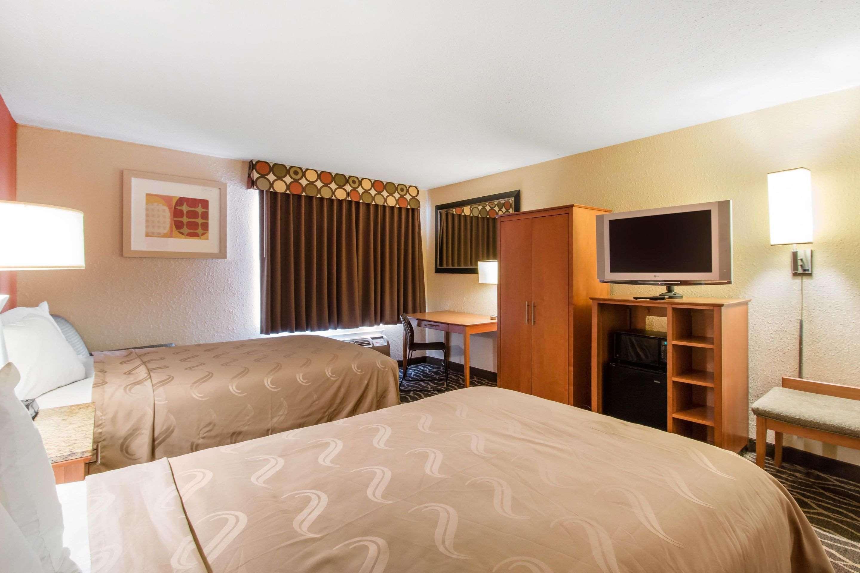 Hotel Quality & I-35 Near Frost Bank Center 2*