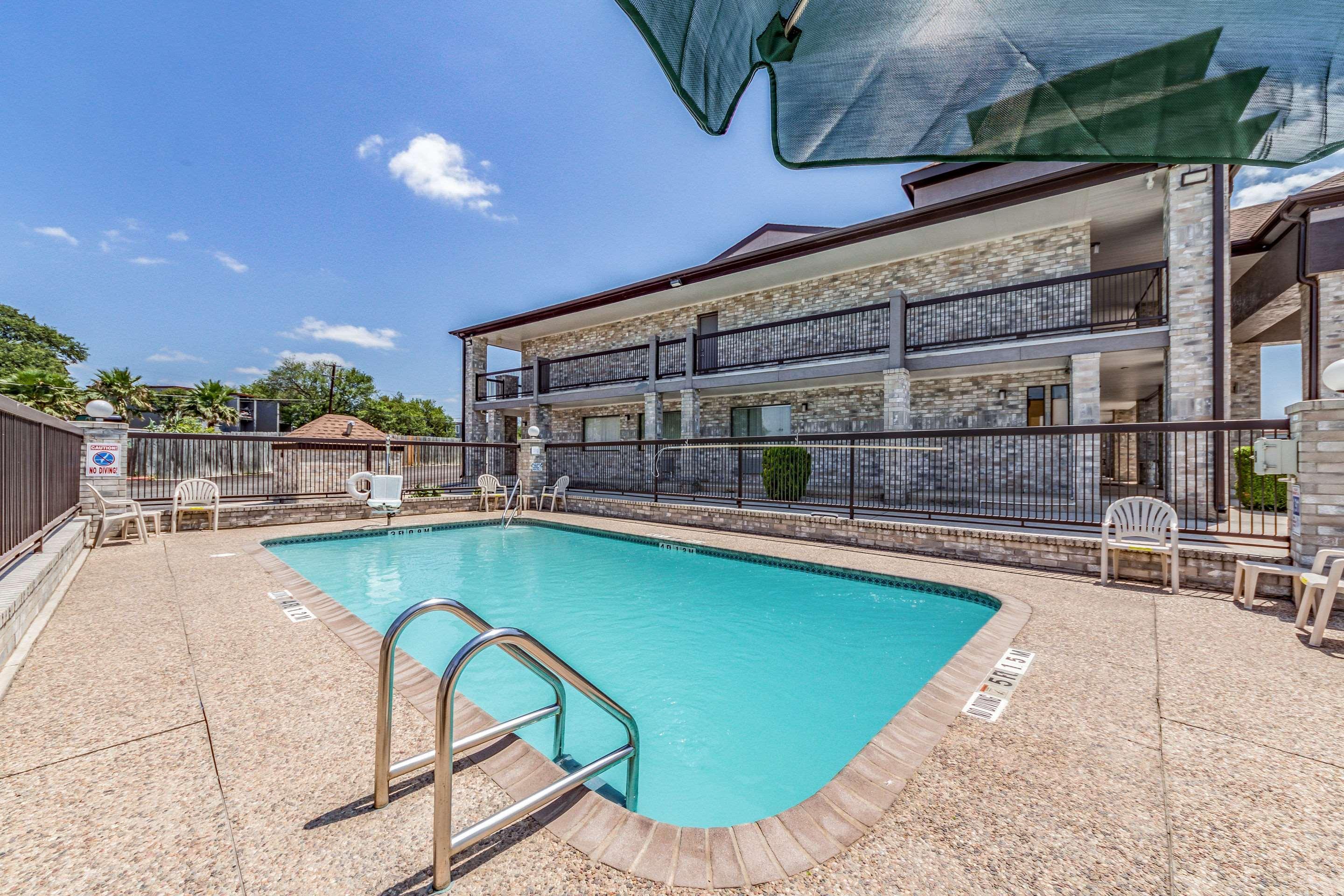 Inn Quality I-10 East Near Frost Bank Center San Antonio