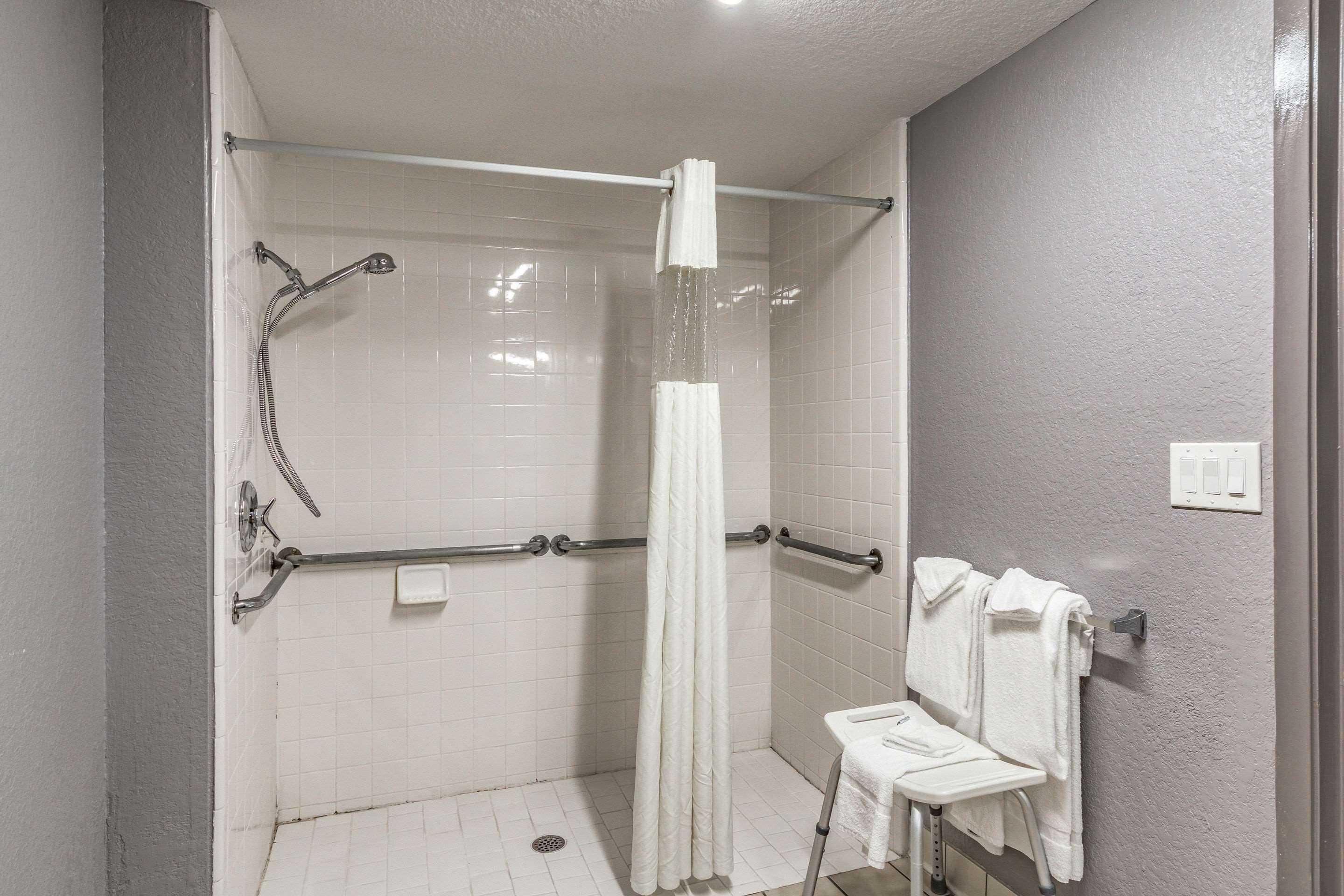 Inn Quality I-10 East Near Frost Bank Center