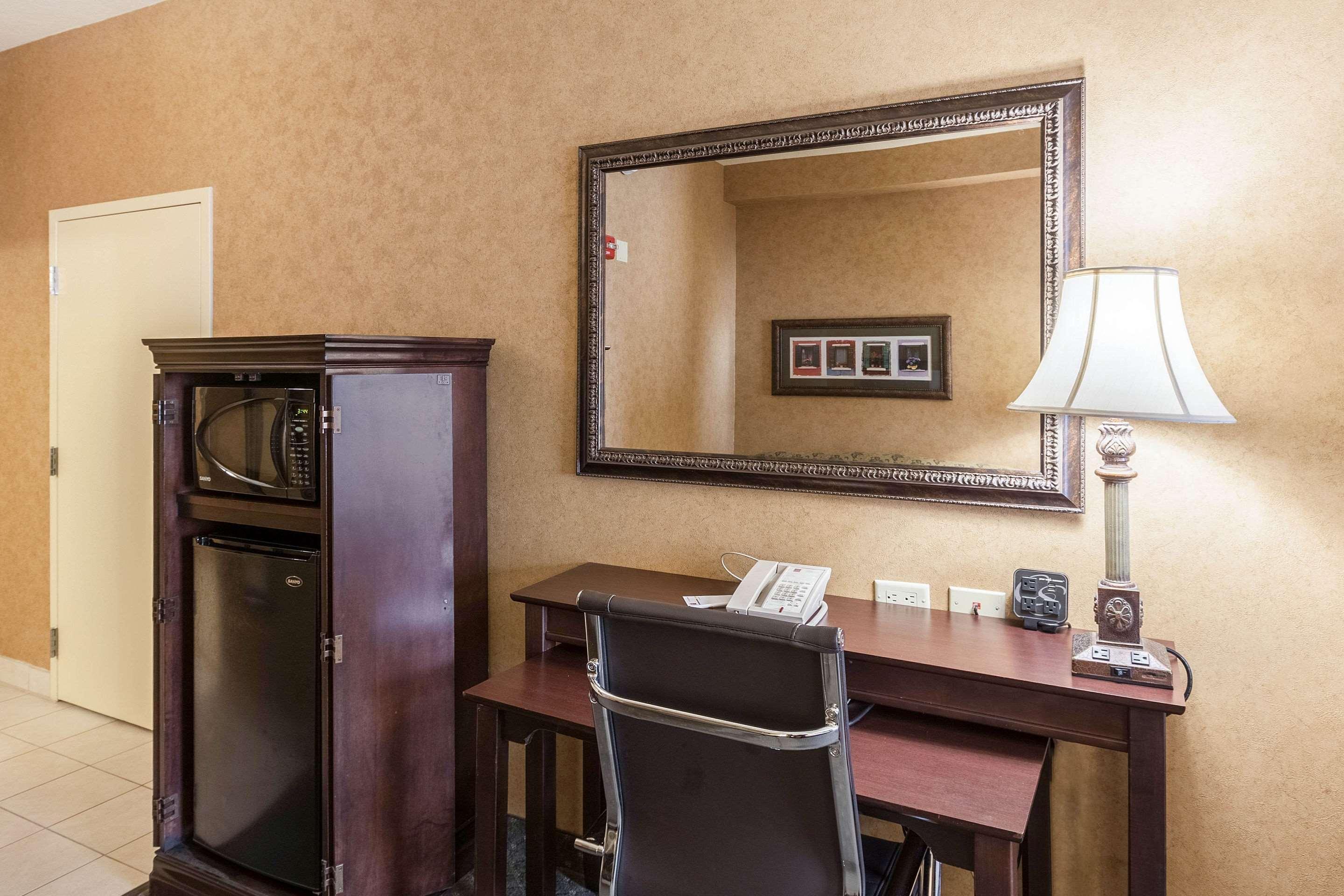 Comfort Alamo-river Walk 3*