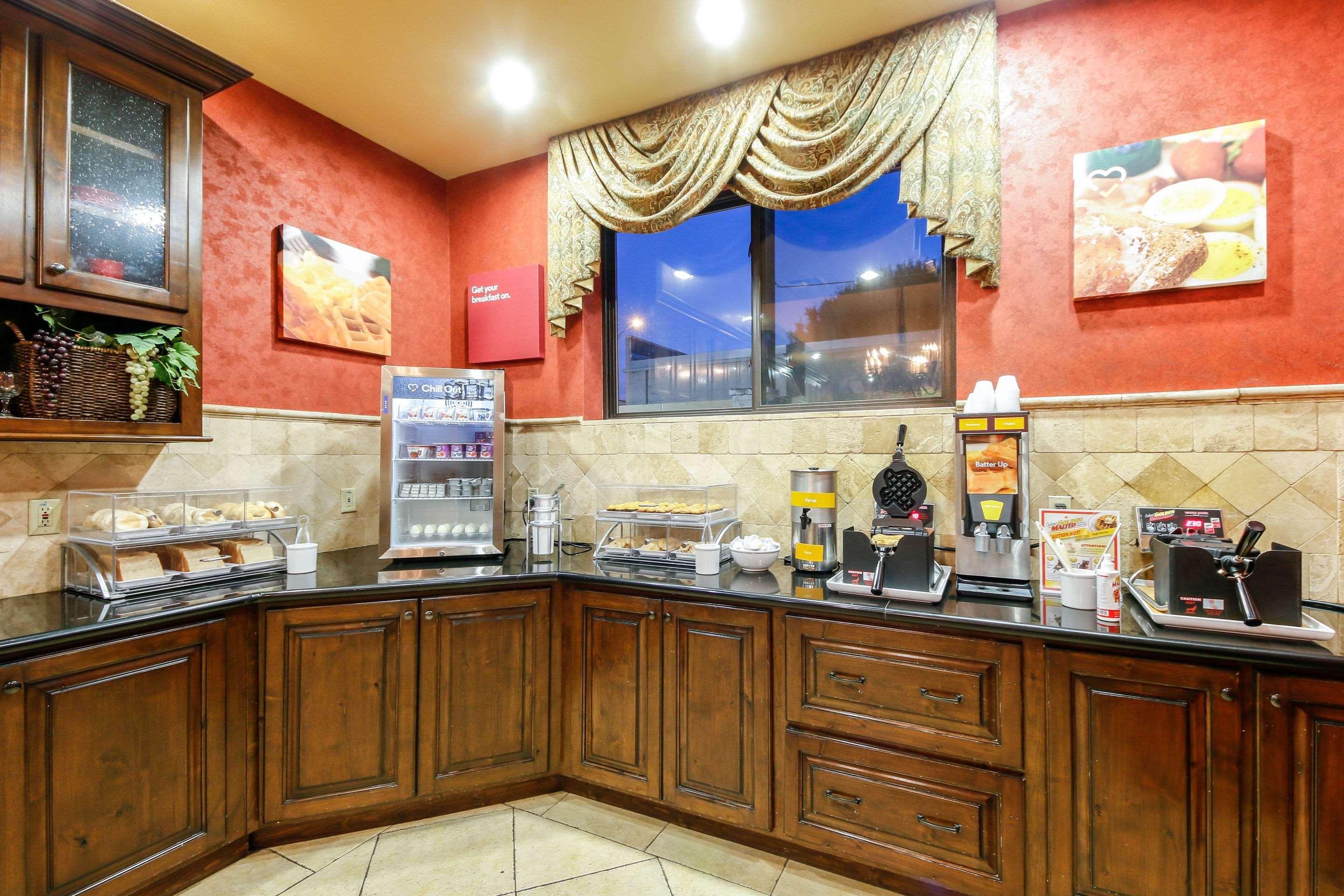 Comfort Alamo-river Walk 3*