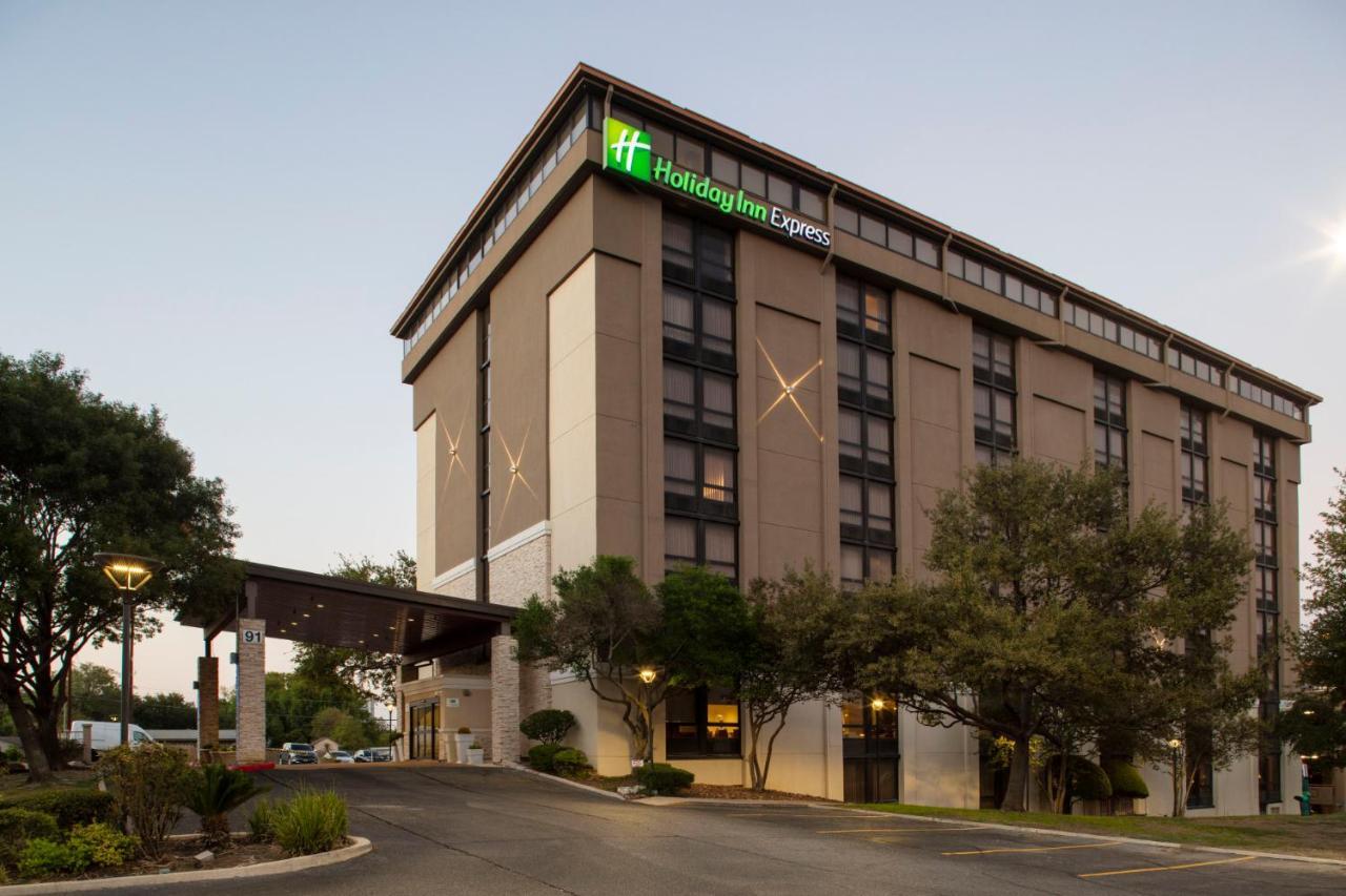 Express - Airport By Ihg Hotel 3*