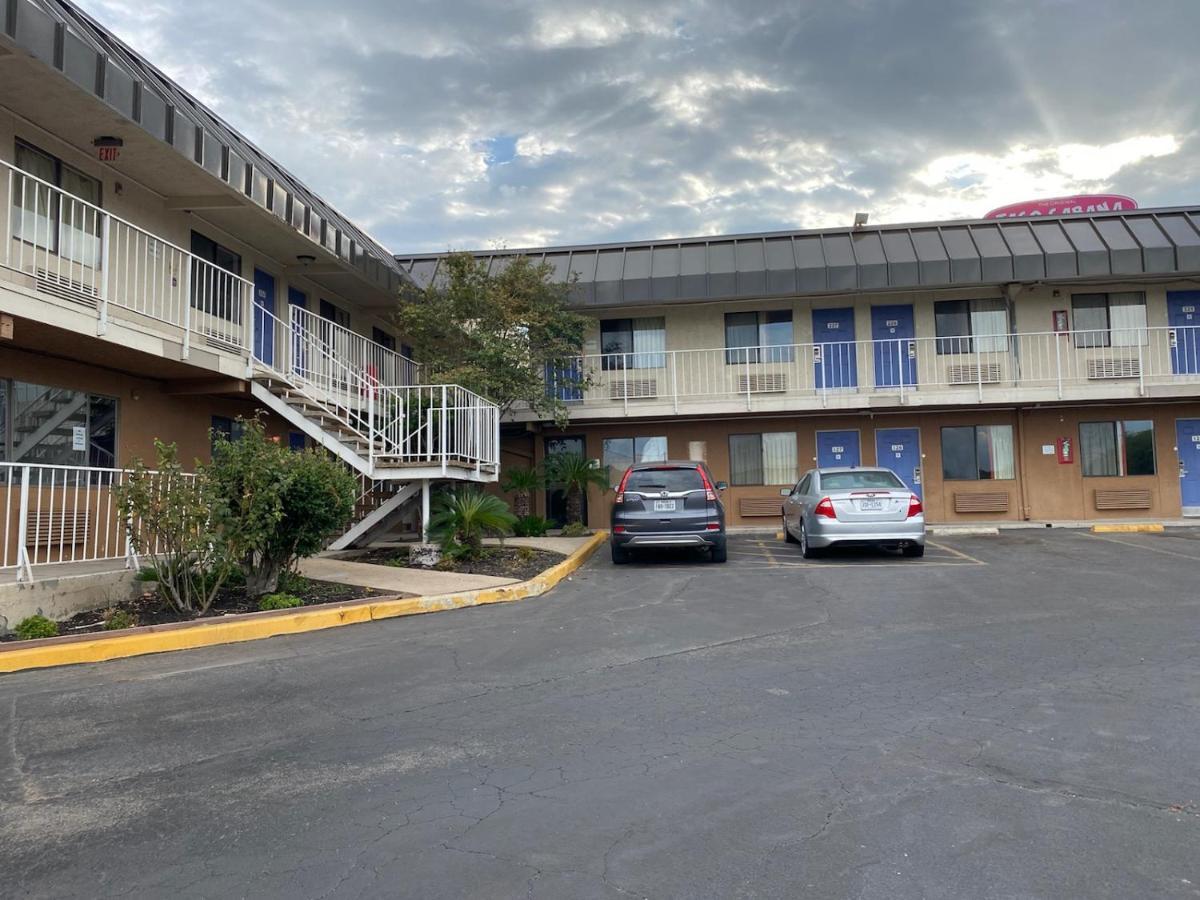 Travelodge By Wyndham Lackland Afb North San Antonio