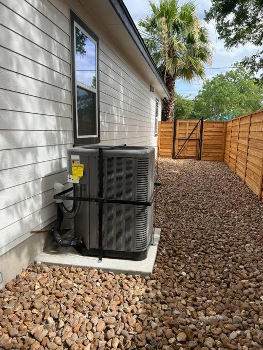 Lamar Villa-3 Bed 2.5 Bath With Outdoor Kitchen San Antonio