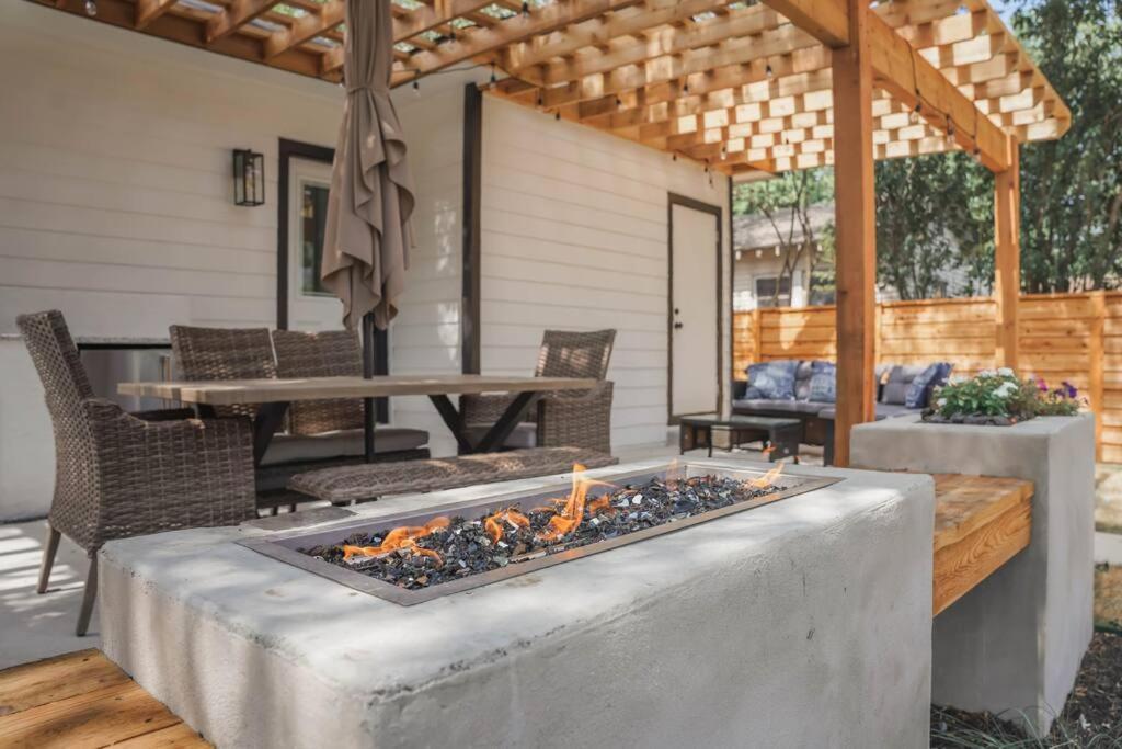 Villa Lamar Villa-3 Bed 2.5 Bath With Outdoor Kitchen