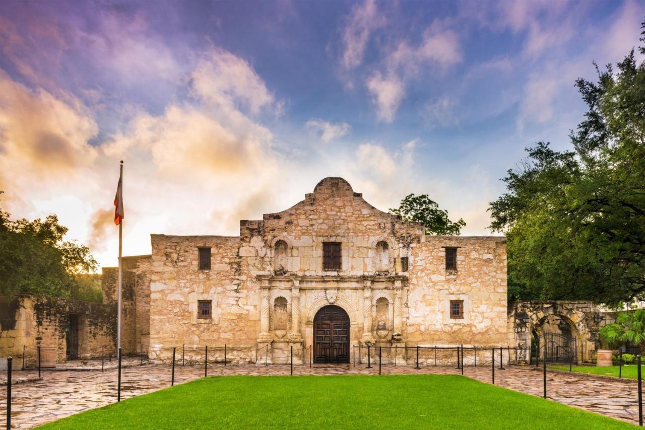 Lux - Free Wifi - Pool - Gym San Antonio