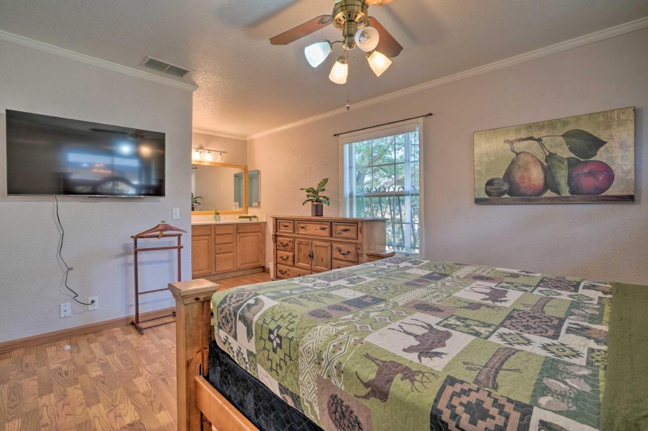 Holiday home With Pool, Near Lackland Afb!