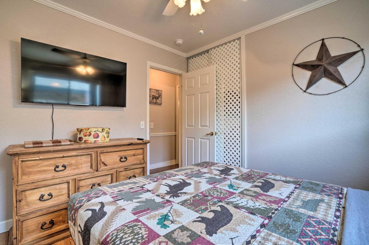 With Pool, Near Lackland Afb! Holiday home San Antonio