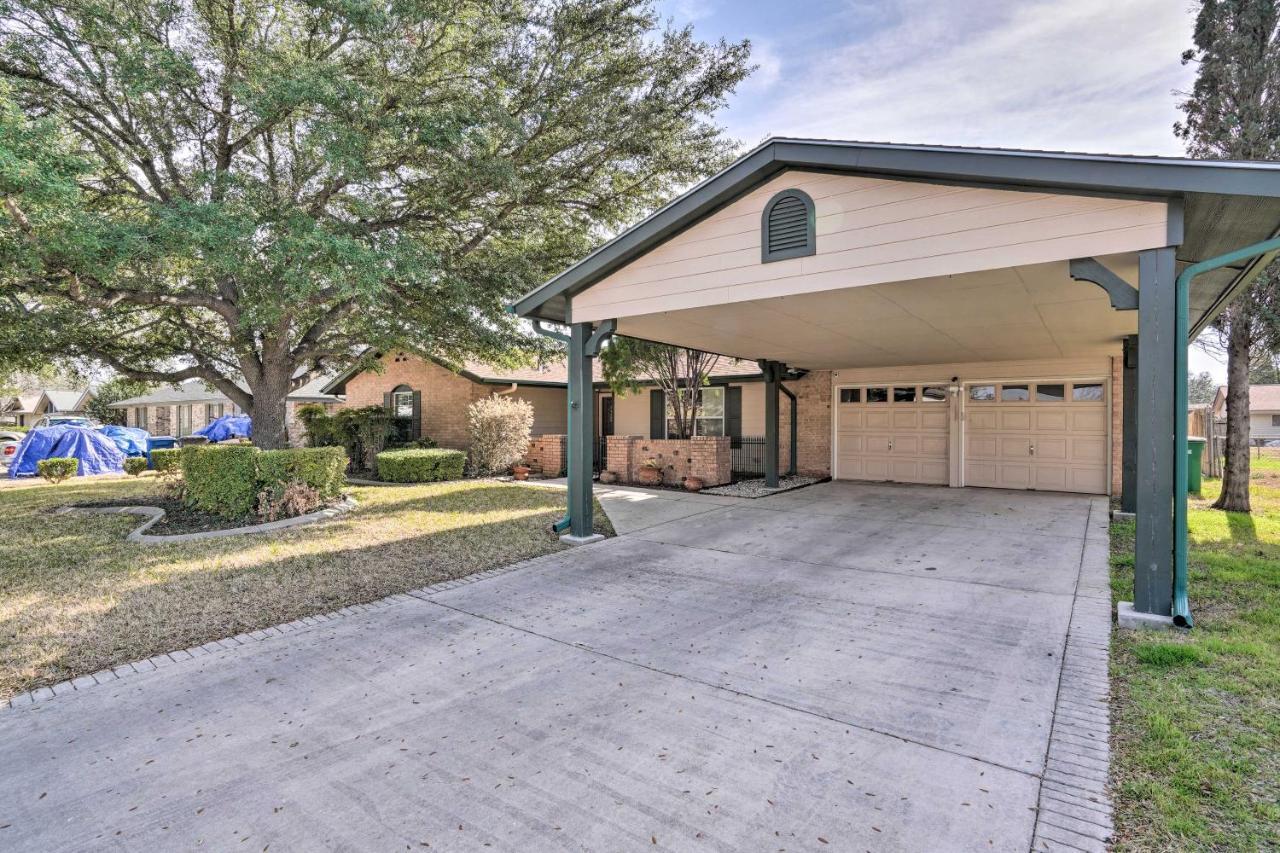With Pool, Near Lackland Afb! Holiday home San Antonio