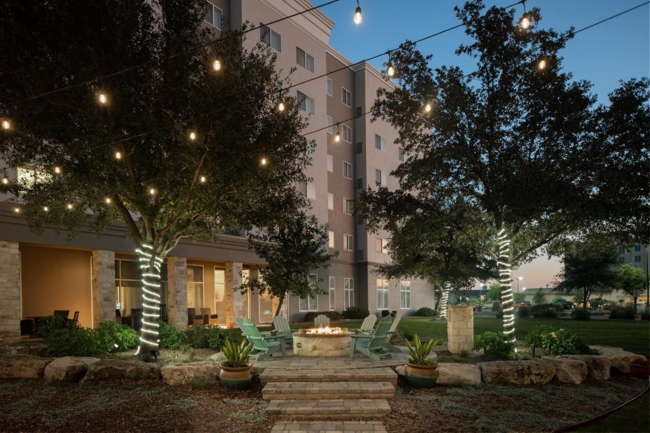 By Marriott Six Flags At The Rim Hotel