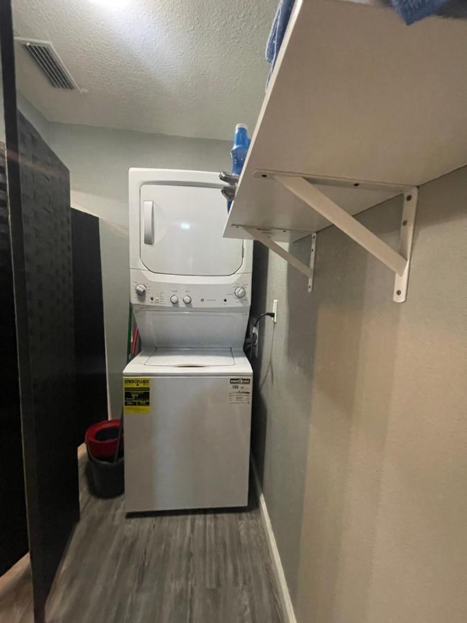 Hess St Apartment *
